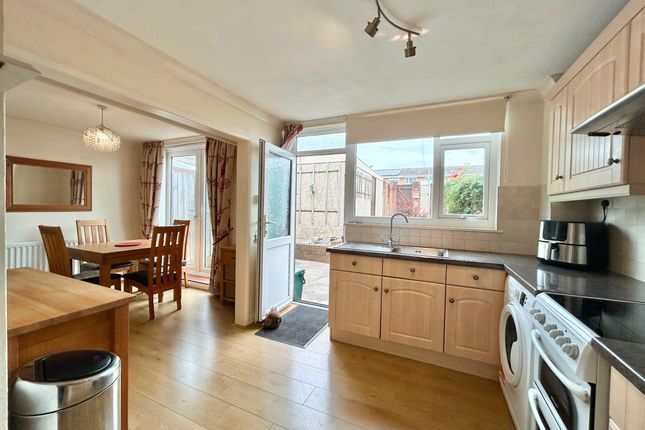 8 Russet Avenue, Exeter photo 2