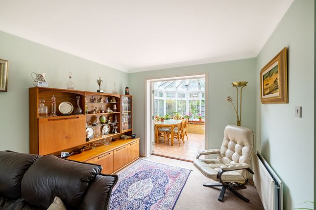 3 St. Lawrence Way, Caterham photo 4