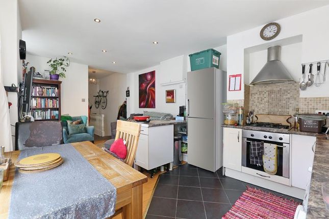 Maisonette for sale in Byegrove Road, Colliers Wood, London