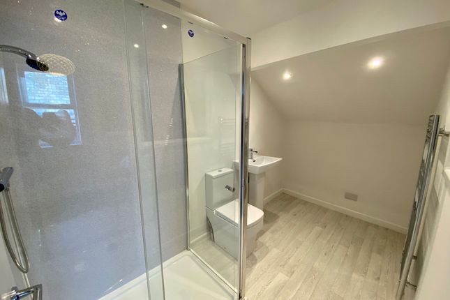Room 2 5 Offerton Lane, Stockport photo 2