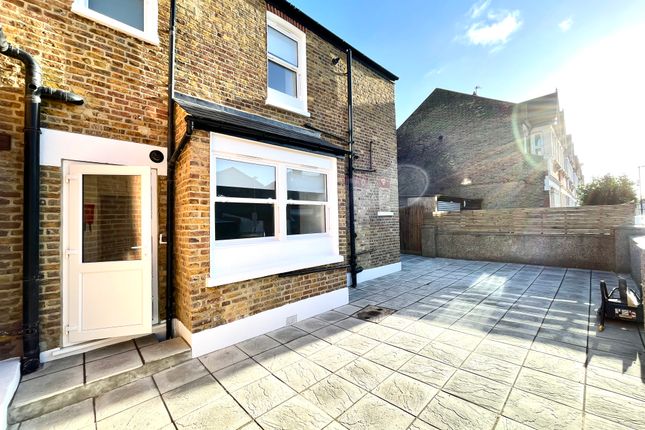 Studio house on FT E, RM 3, 181, Lordship Lane, London, £950/mo