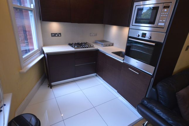 Flat 3, EFE House, Islington photo 4