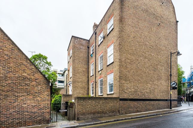 Flat to rent in Islington Green, London