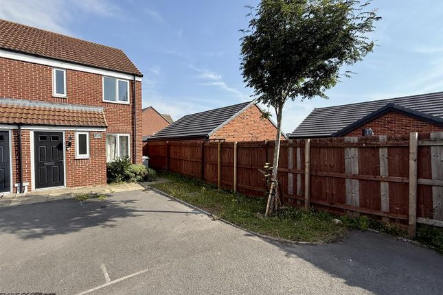 2-bed house on 21, Skylark Way, Mansfield, £825/mo