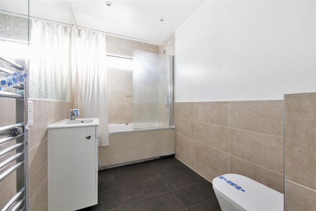 229, Williams Way, WEMBLEY photo 3