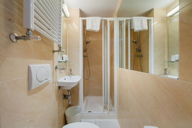 Studio 26, 30, Cartwright Gardens, Bloomsbury photo 5