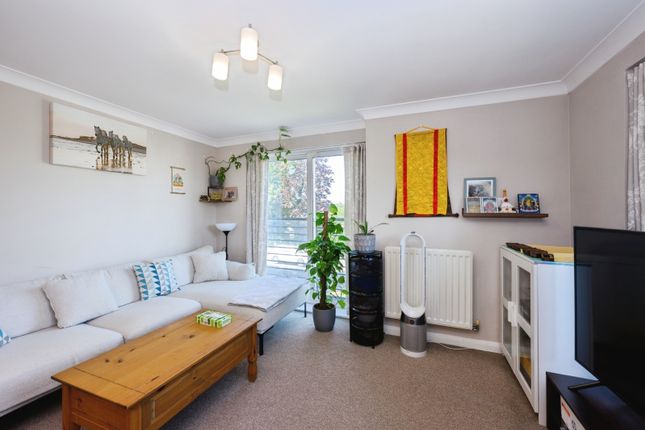 11 Kingston Square,, Buffers Lane, Surrey photo 4