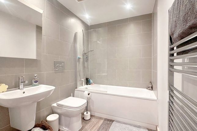 Apt 5, Block A Woodview, Stockport photo 3