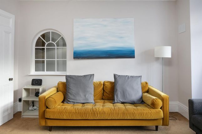 96, Grove Park, London photo 4