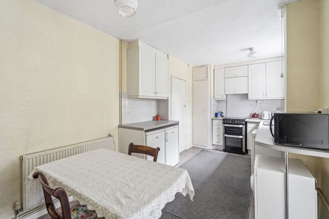 59 Highwood Avenue, Bushey photo 4