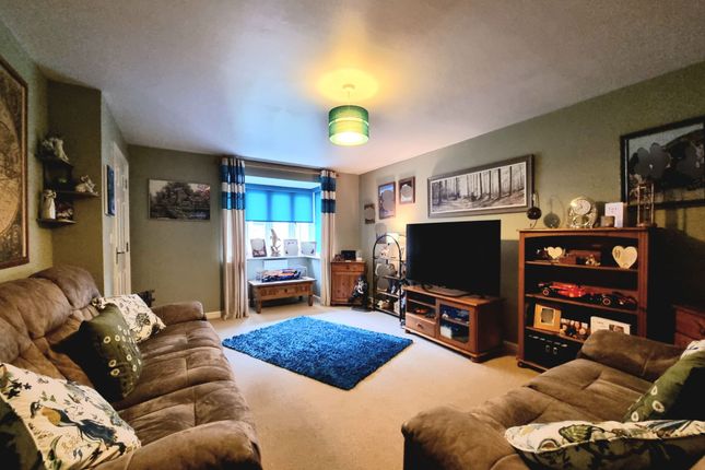 211 Longacres, Bridgend photo 2