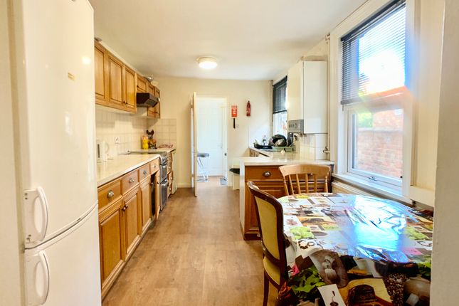 39 Salisbury Street, **WALKING DISTANCE TO BEDFORD PARK** Salisbury Street, Bedford photo 3