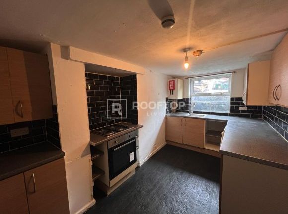 26, Walmsley Road, Leeds photo 4
