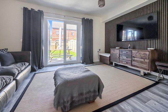 9, Maynard Way, Bordon photo 3