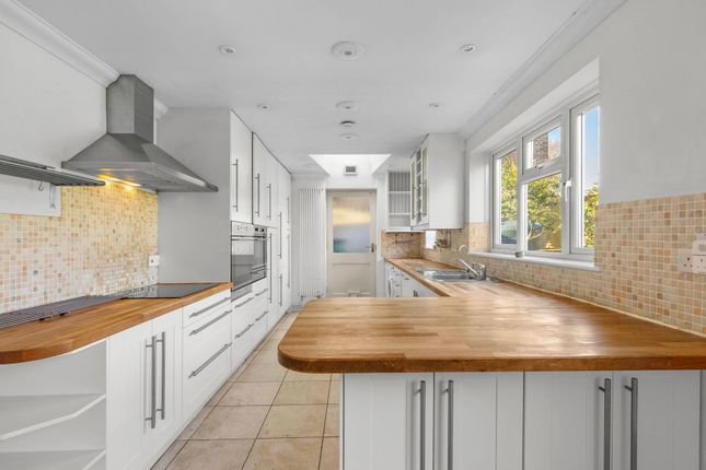 6 Abbotswood, Princes Risborough photo 4