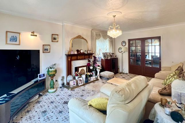 6, Hallbrook Court, Scunthorpe photo 2