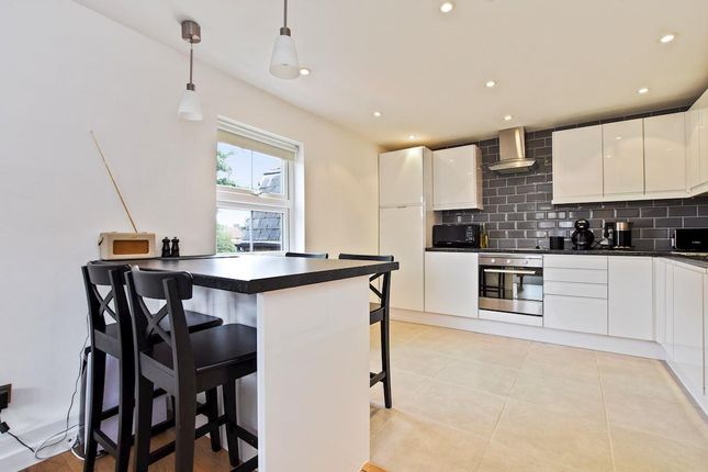 Flat for sale in Woodside Gardens, London