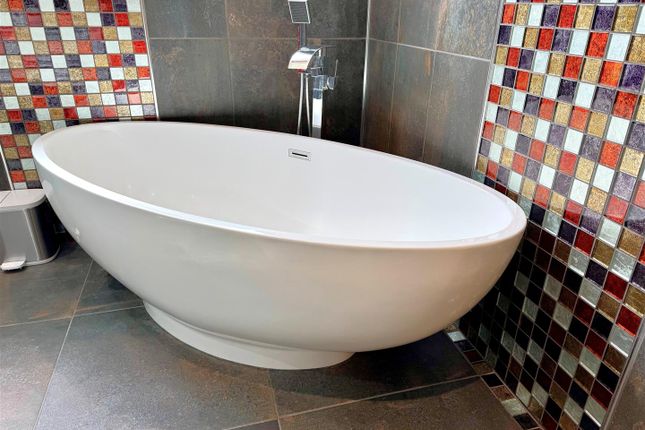 Bathroom.Jpg
