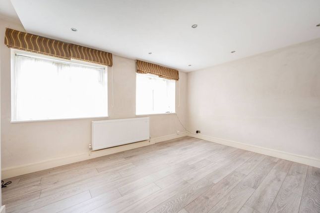Flat for sale in Rosemont Road, Acton, London