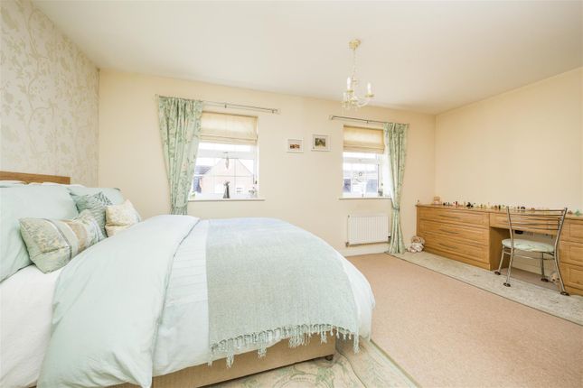 End terrace house for sale in Park Place, Frogmore, St.Albans