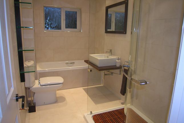 37, Chestnut Grove, Woking photo 3