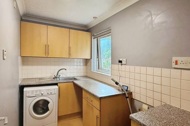 31 Tillard Close, Plympton Devon, Devon photo 2