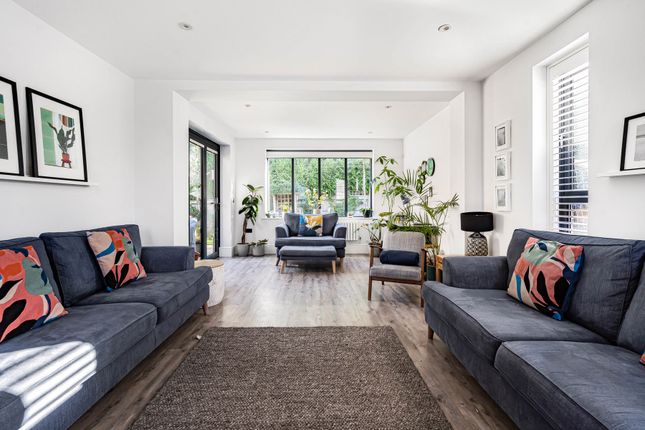 4, Sorrel Close, Surrey photo 2