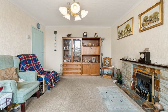 14, Oakleigh Avenue, Bradford photo 4