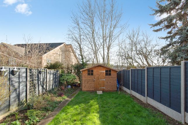 27, Randalls Hill, Stevenage photo 2