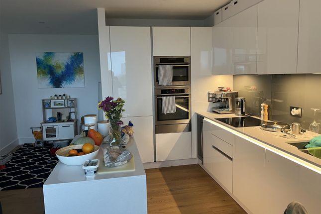 Flat 34, 12, Lombard Wharf, Lombard Road, London photo 4