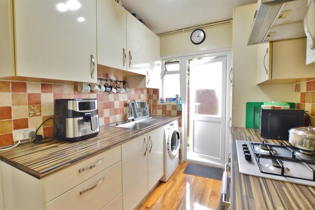 Maisonette for sale in Cornwall Avenue, Farnham Royal, Slough