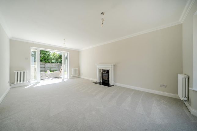 9, Dolphin Close, Haslemere photo 3