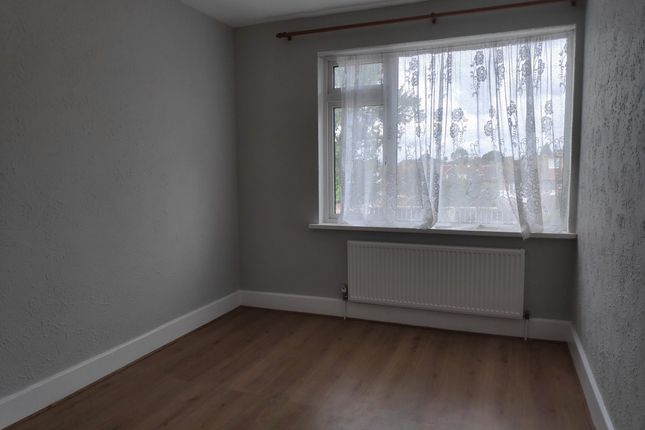 Flat to rent in Dovers Green Road, Reigate