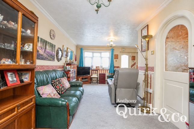 182, Hilton Road, Canvey Island photo 4