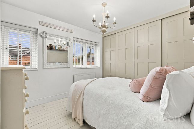 9 The Broadwalk North, Brentwood photo 4