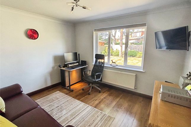 3, Travis Close, Doncaster photo 4