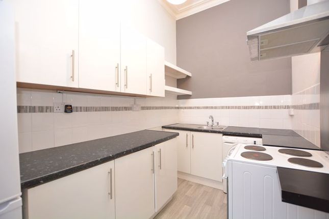 3b Landaras, Royston Grove, Hatch End photo 4
