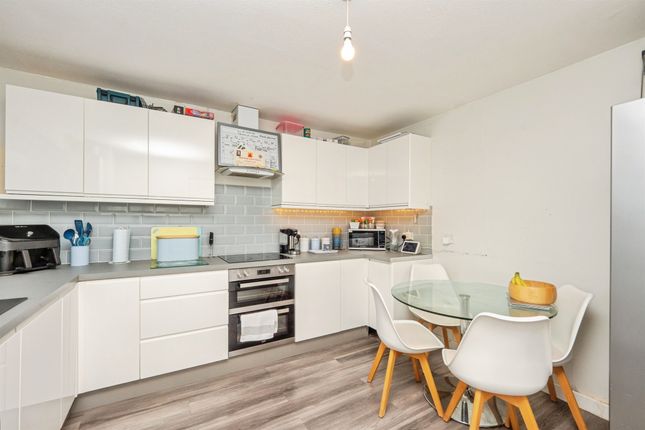 1, Hamilton Close, Weymouth photo 4