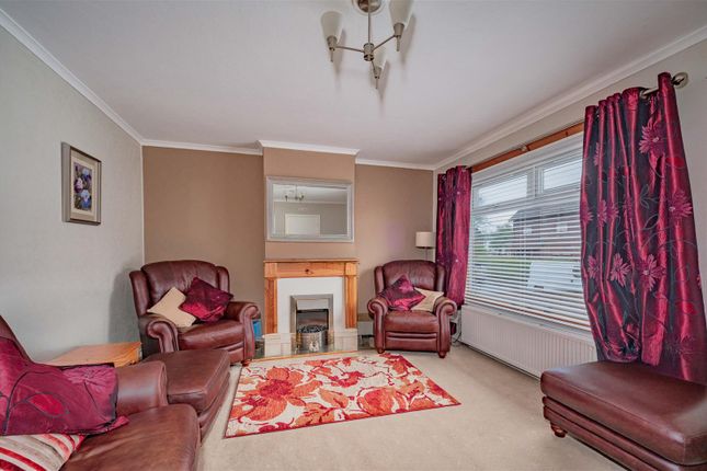 18, Helmsdale Crescent, Dundee photo 2