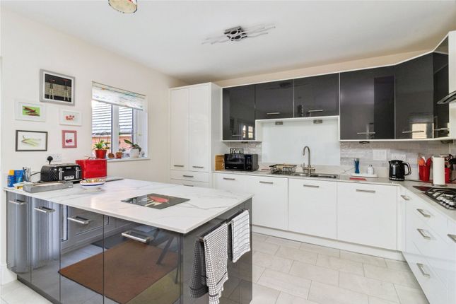 46, Kestrel Way, Devon photo 3
