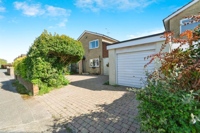 Thumbnail Detached house for sale in Park View, Stevenage