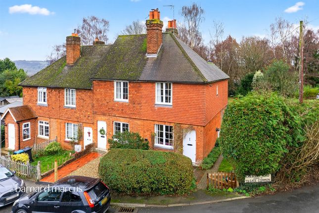 2-bed house on 32, Barfields, Redhill, £400,000