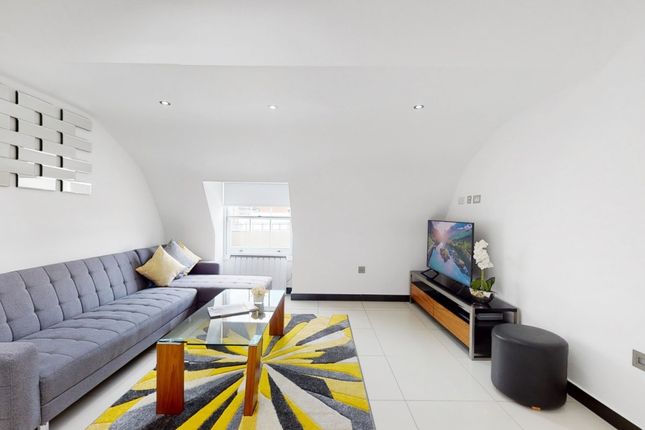 Flat 1, 121, Gloucester Place, London photo 3