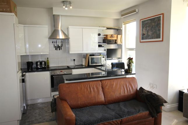 Flat 2, 123, London Road, High Wycombe photo 3