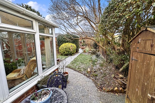 9 Westfield Way, Woking photo 2