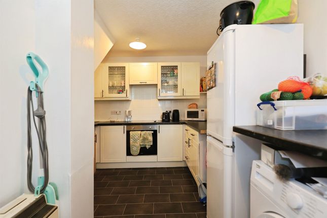 12, Ambleside Close, Bilston photo 4