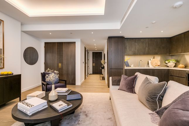 Flat for sale in Carnation Way, London