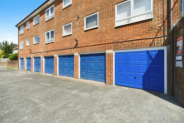 Flat 17, Henley Court, Henley Road, Brighton photo 4