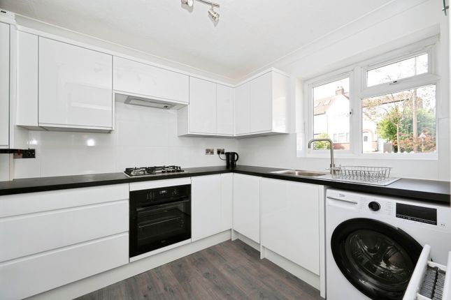 40A, Compton Crescent, Chessington photo 2