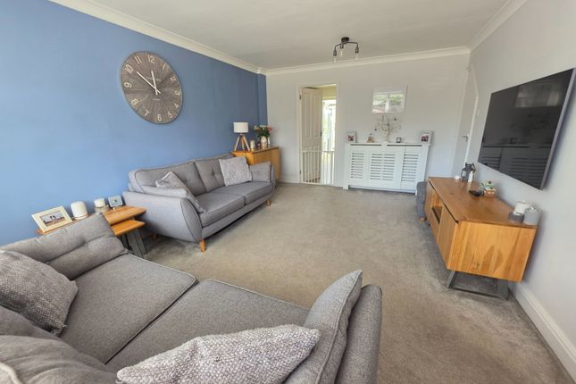32, White Hill, Stourbridge photo 2